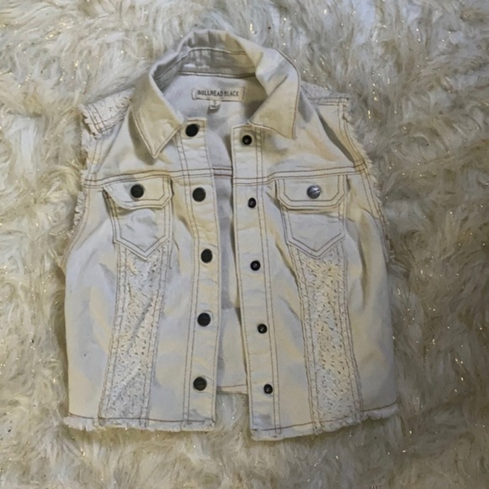 Bullhead || Cute Vest w/ Snap Buttons & Lace